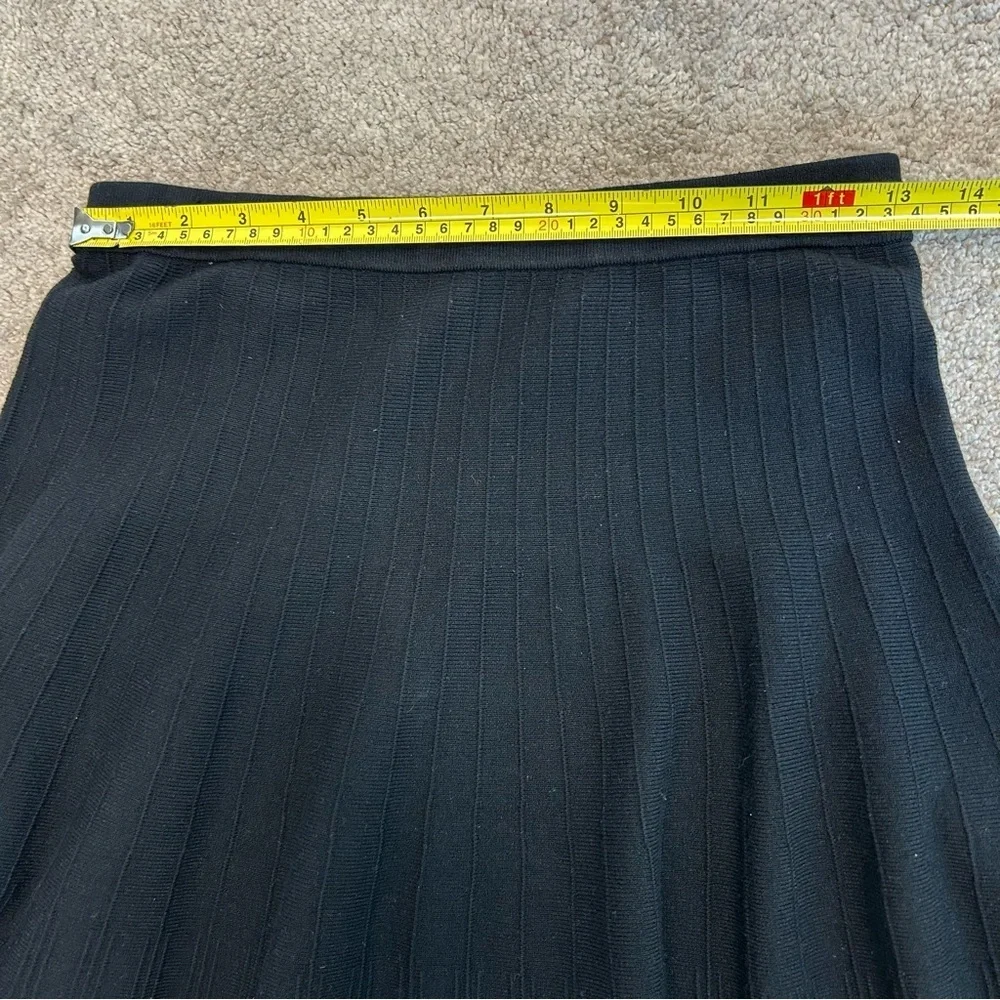 Black knit A-line mini skirt Sz M classy flowy stretchy pull-on - Picture 10 of 14